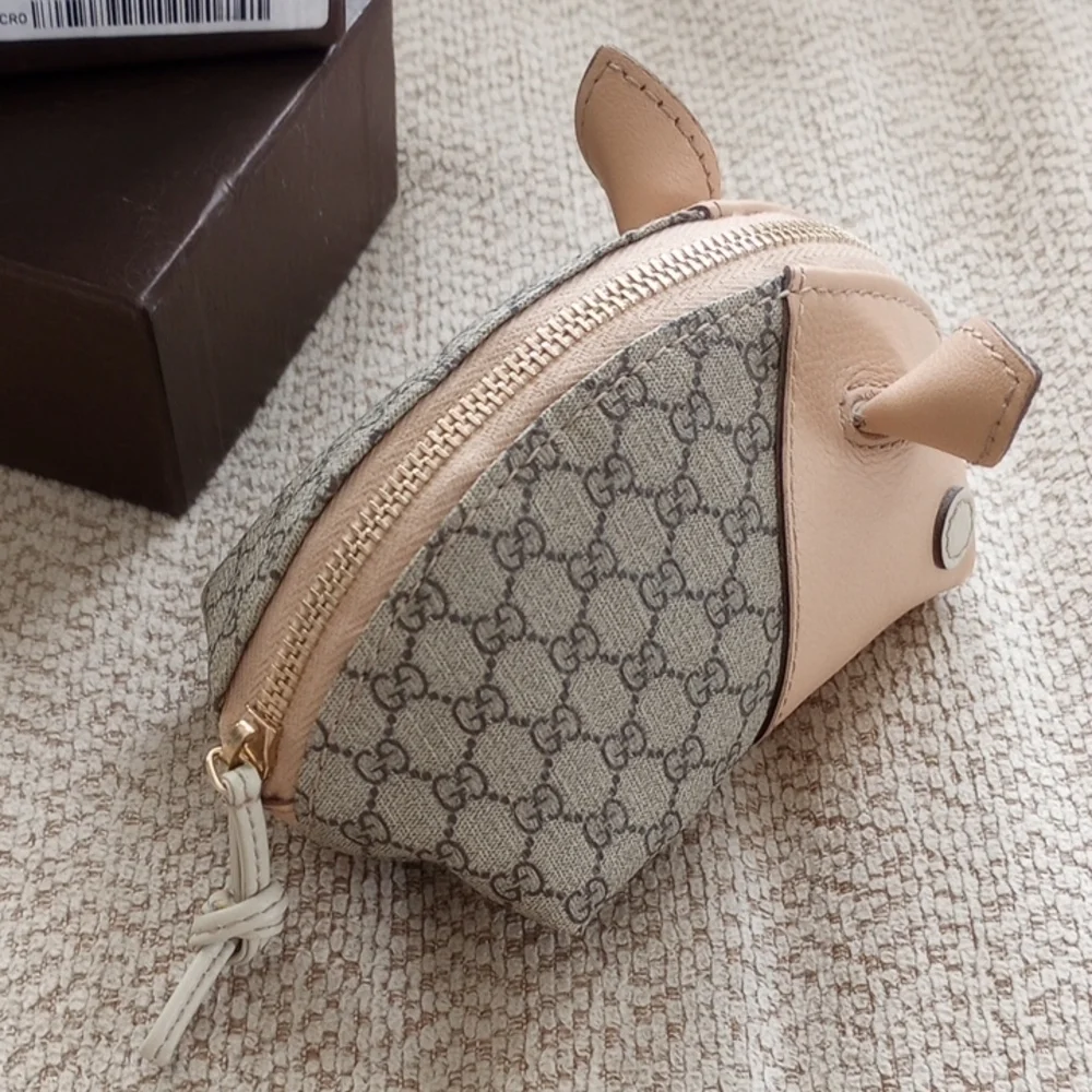 Gucci Beige and Gray Pig-Shaped Coin Pouch - Picture 3 of 7
